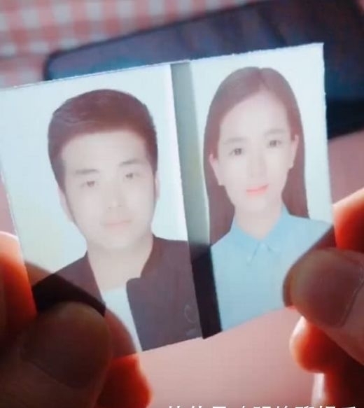女友|奇闻一男子无意间把自己和女友的照片叠在一起后，突然乐了起来