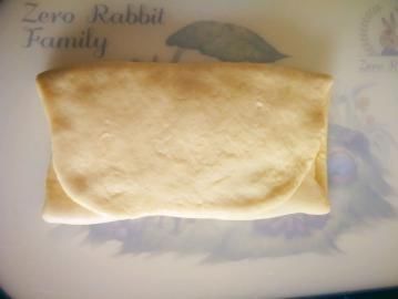  面包|松软香甜值得一试，炼乳椰蓉面包