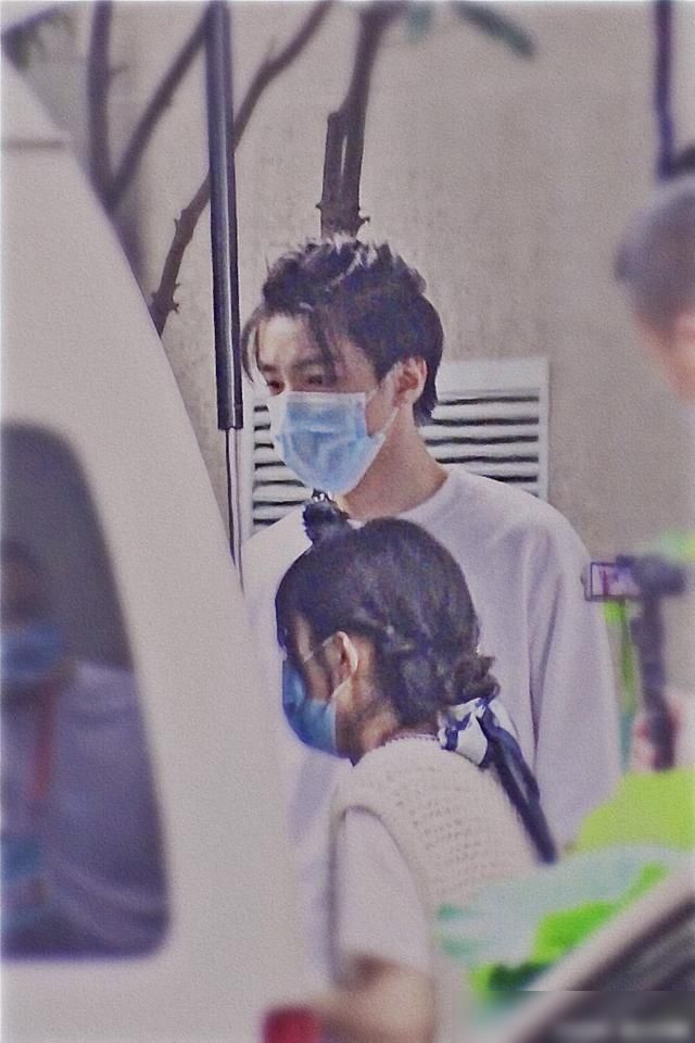  路透|王俊凯中餐厅路透，是小说中的运动少年吧