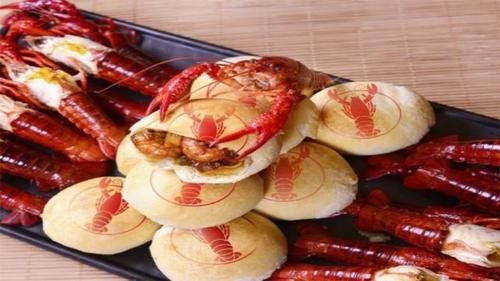 堪称|月饼屡创新奇，堪称月饼界“泥石流”，你见过几款“奇葩”月饼