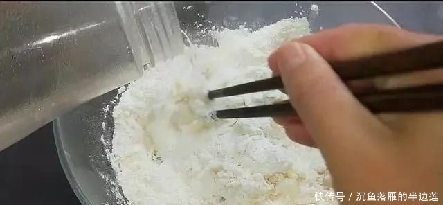 做法|这个“饼”3天不吃就想的慌,金黄酥脆,又香又解馋,做法超简单