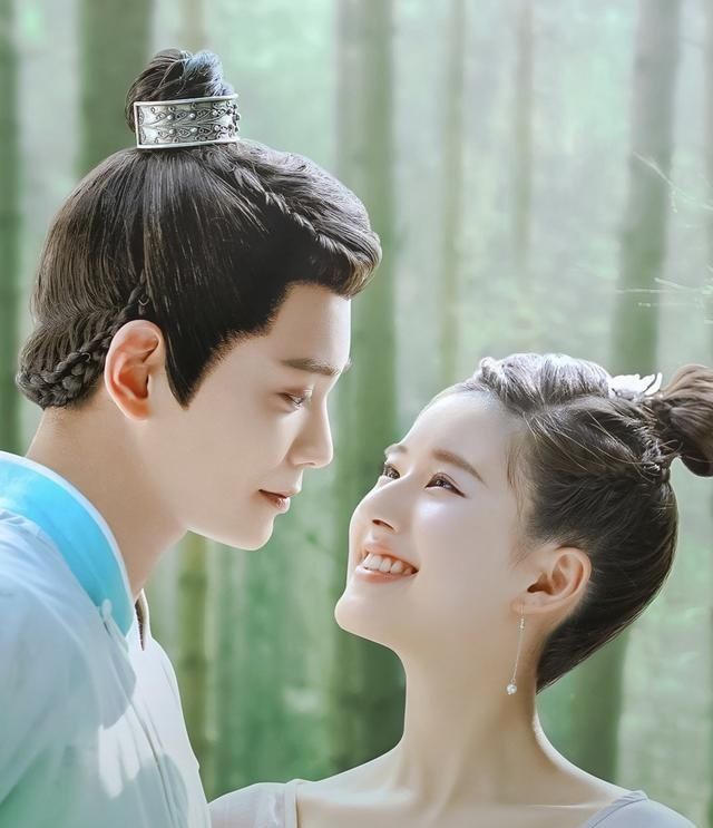 惊艳|古风红衣惊艳登场,现代红装完美结尾,自始至终韩烁都伴芊芊身旁