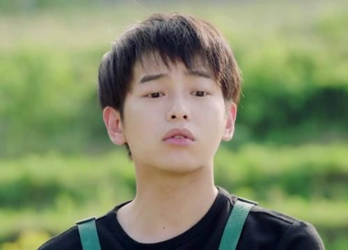  参加|许光汉参加向往，有谁注意他给彭昱畅带的礼物，何老师见到都吓懵