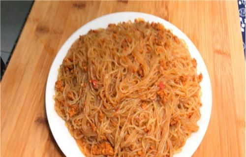  蚂蚁|做蚂蚁上树时，饭店大厨分享：学会这一个方法，不粘锅不不成坨