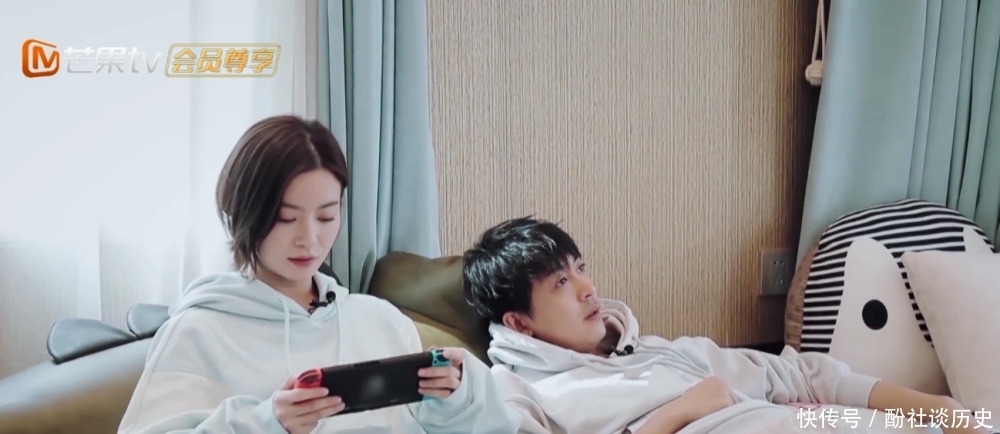 吃醋|李晟占有欲多强?老公见个女的吃醋不说,看李佳航袜子:这谁受得了?