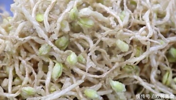 香酥|黄豆芽别再炒着吃了,学会新做法,香酥美味,每次上桌瞬间秒光