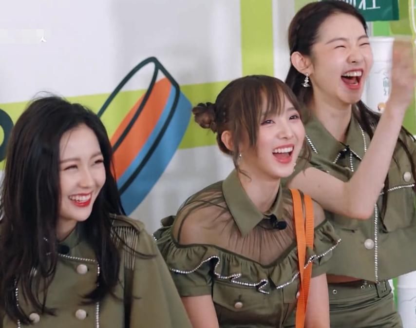  硬糖|硬糖少女加盟《青春环游记2》直播张艺凡抢镜，论综艺感败给东北呢呢