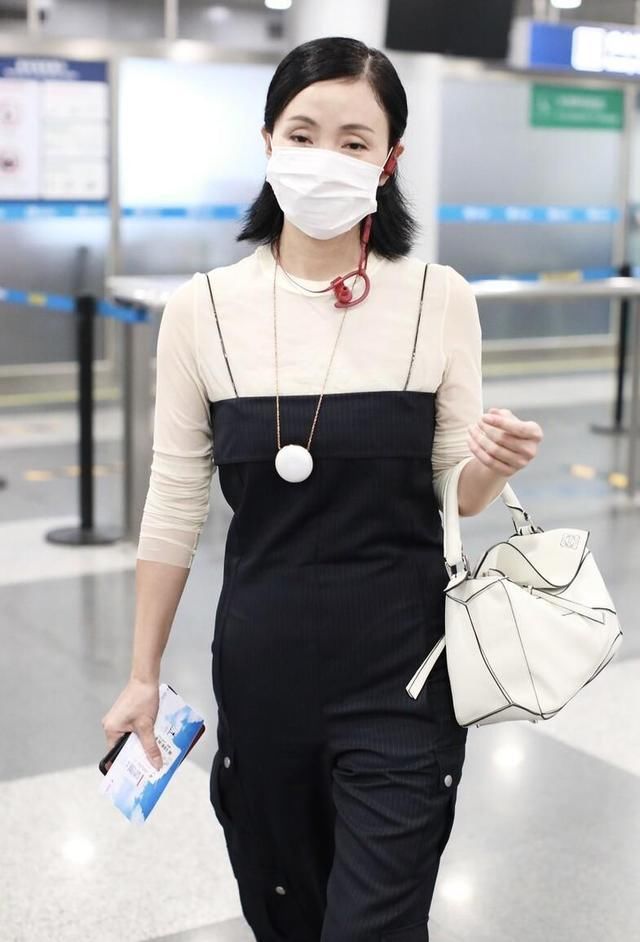 搭配|陶虹也太会穿衣了,将连体裤搭"皮肤衣",腿长直逼一米八