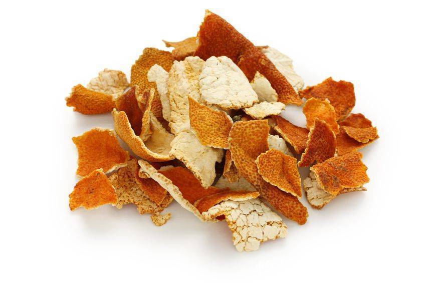 尿酸过高引起痛风禁忌什么食物(尿酸高不控制，会导致痛风，这5种食材泡水喝，或能慢慢降下来)