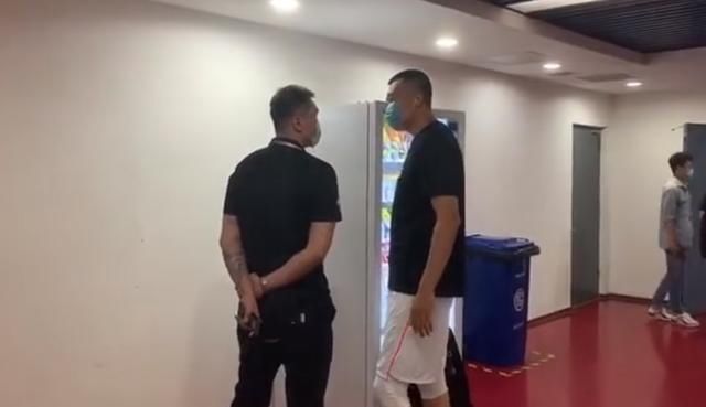  辽宁男篮|韩德君欺负朱芳雨！老冤家场下关系融洽 询问郭士强近况