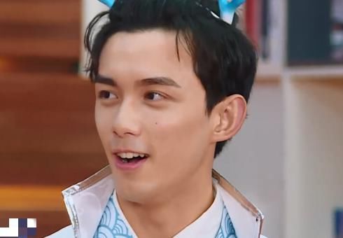  吴磊|吴磊在《跑男》宣传《穿越火线》，只有一人cue鹿晗，感情可见一斑