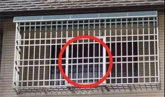  不顾|店铺凌晨突发大火，店主不顾阻拦冲进火海！接下来一幕......万幸！