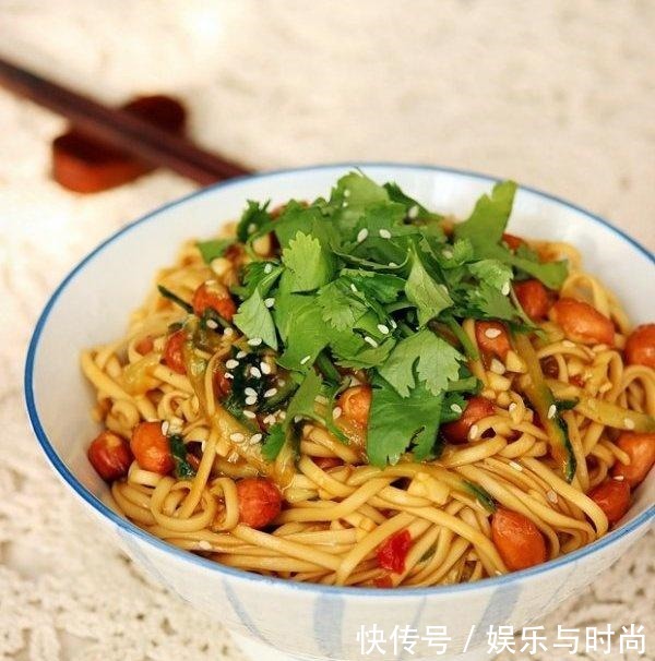 适量|夏天面条这样做,煮一煮拌一拌,酸辣开胃又解腻,一次两碗不够吃
