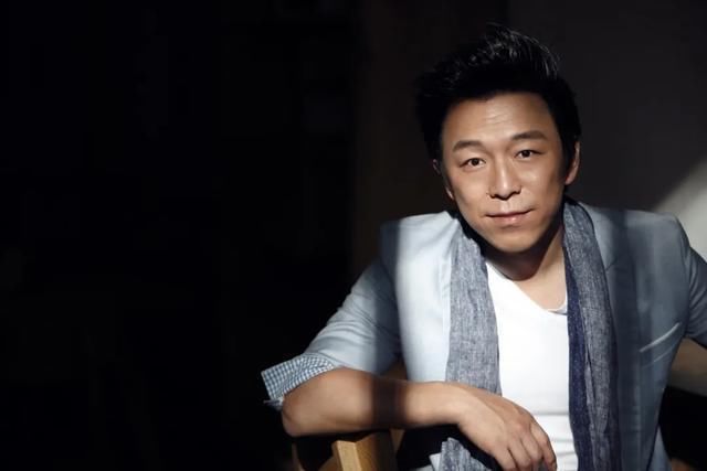  喜剧电影|周星驰之后，能扛起喜剧电影大旗的也就三个人而已