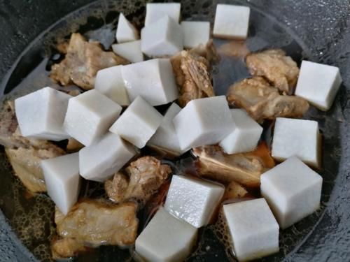 秋季|炖排骨别总放土豆，它才是“绝配”，味道鲜美又补水，秋季别错过