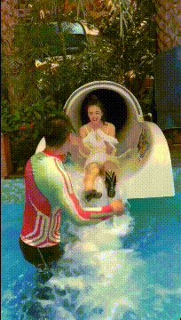 看不清楚|搞笑GIF:哎呀,不好意思,泳镜上起雾,看不清楚,我再来一次