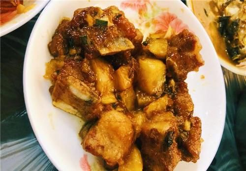 吃饭|暑假儿子请同学吃饭,我嫌外面贵在家招待,一桌菜吃得干干净净!