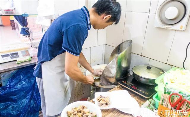 心情|最低调的“包租公”,有10栋房子收租却卖鸭仔饭,称:开店凭心情