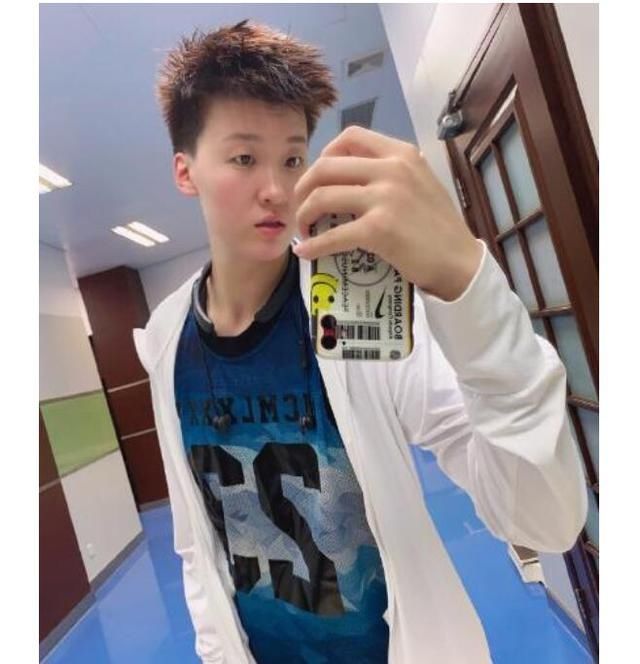  朱婷|瘦了？女排快刀手晒出最新自拍照，她能否在4人之争中脱颖而出