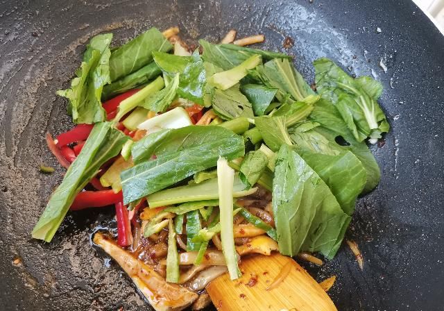 白露|今天白露,这道粉做给家人吃,配上时令菜炒一炒,爽滑筋道很下饭