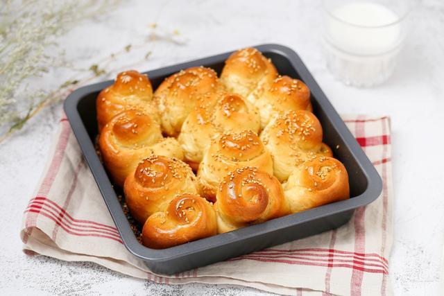  儿时|儿时最爱的蜂蜜小面包，每周都要烤上两盘，松软香甜比买的还好！