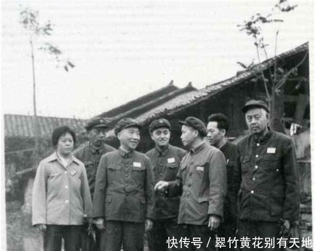 肩章|1955年授衔时,他当众扯下肩章不戴,下葬时也不穿军装