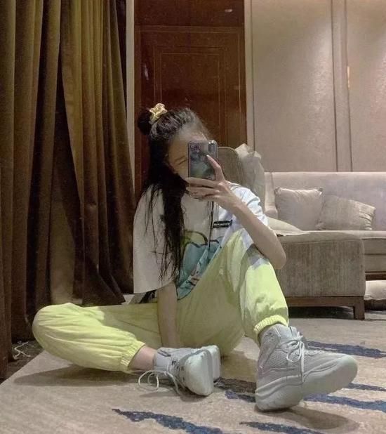 模板|“中国泫雅”火上热搜 宋妍霏才是白富美终极穿搭模板