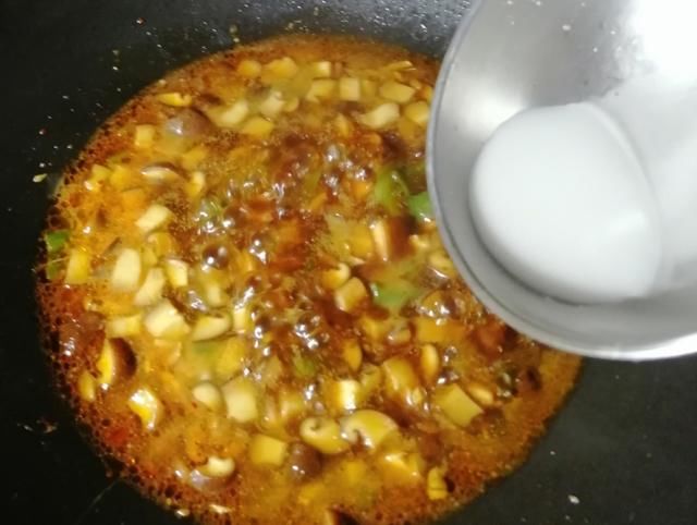  早餐|三伏天的早餐，就馋这碗香菇面，鲜美营养，好吃开胃，几分钟搞定