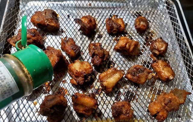  好吃|原来排骨还能这样做，焦香不柴，比饭店的还好吃，做法也简单