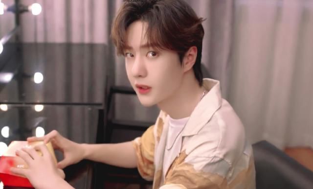  险些|王一博险些“光盘”被汪涵揭穿，大张伟欲让厨师进《冰雨火》剧组