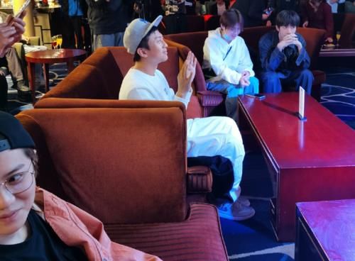  成员们|网友国外旅游时，意外发现邓超在神社的留言，9字都是对成员的爱