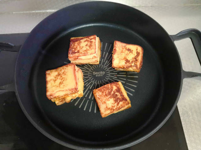  吐司|令孩子着迷的早餐，水果馅、蛋奶皮，不放糖自然香甜，3分钟搞定