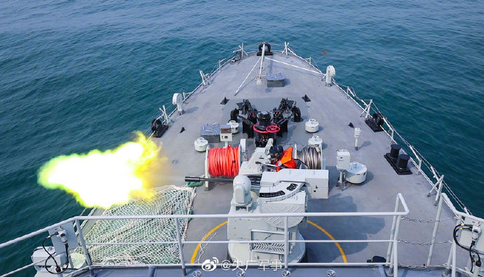 南部战区海军某扫雷舰大队赴南海某海域开展实战化反水雷训练