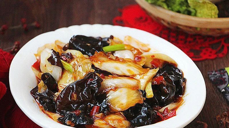  酸甜|鱼香白菜：白菜这样做，酸甜微辣，一盘不够吃