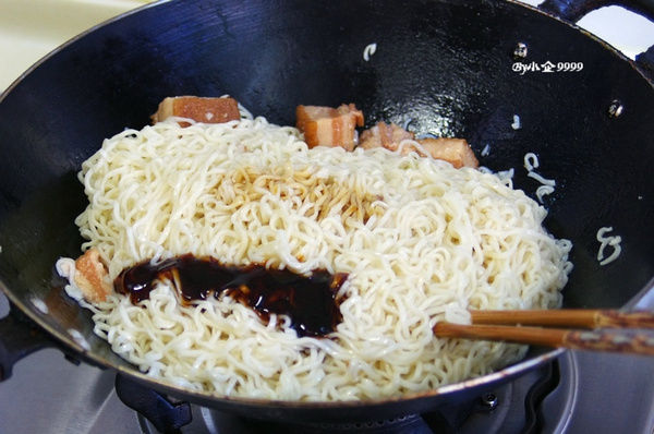  好吃|肉罐头拌面，方便快捷又好吃