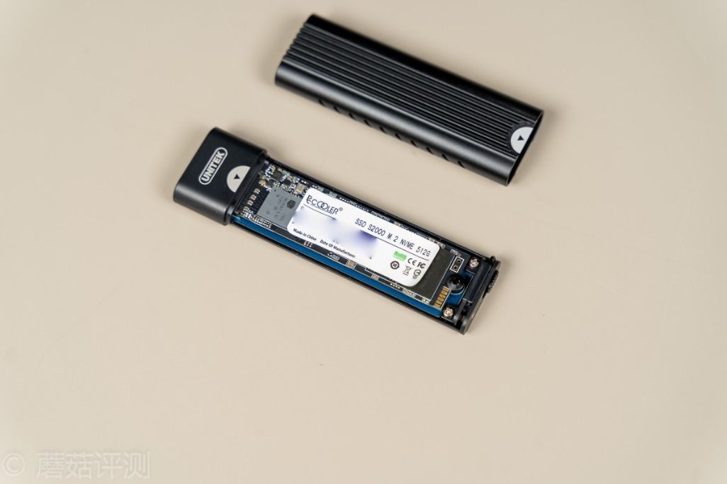  硬盘盒|极致冷静，高速稳定、优越者 M.2硬盘盒S209A 评测