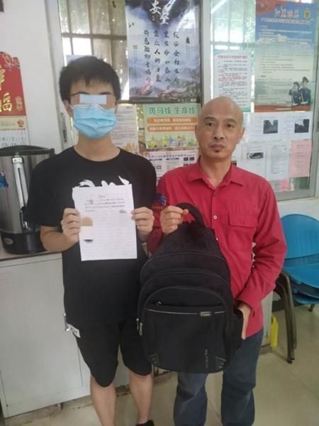 归还|男子乘车落下电子产品，公交司机拾获归还获赞