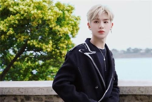  黄明昊|黄明昊脸上被人抹血浆，看到他之后的反应，素质果然装不出来！