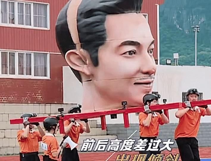  李沁|《跑男》道具真有120斤？要不是李沁不小心说漏嘴，观众都被骗了