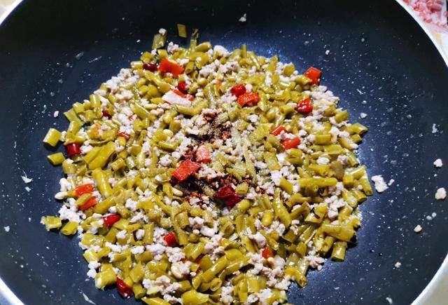 开胃|肉沫酸豆角是真正的米饭杀手,一次吃1斤都不够,酸爽开胃又下饭