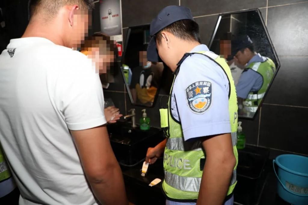  武鸣|武鸣警方联合禁毒支队开展娱乐场所清查行动