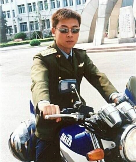  胡亚捷|胡亚捷与妻子3次离婚大战，为何不但没得逞反而还“割地赔款”？