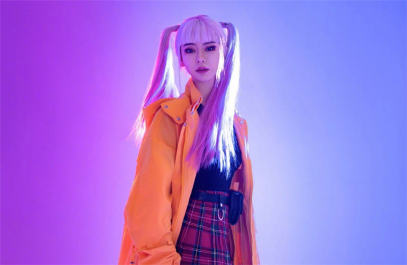  行走|戚薇穿搭行走在时尚前端，与郑爽二美同台，不同画风很养眼