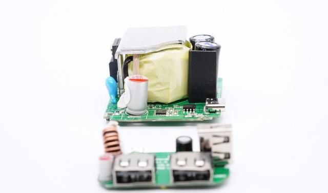  充电|万旅45W快充旅行转换插座拆解，一个便可走遍世界