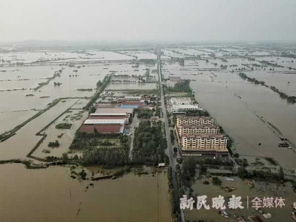 消防|记者亲历！上海消防救援队驰援安徽首日：黑夜中，这道光为洪灾受困群众带来希望