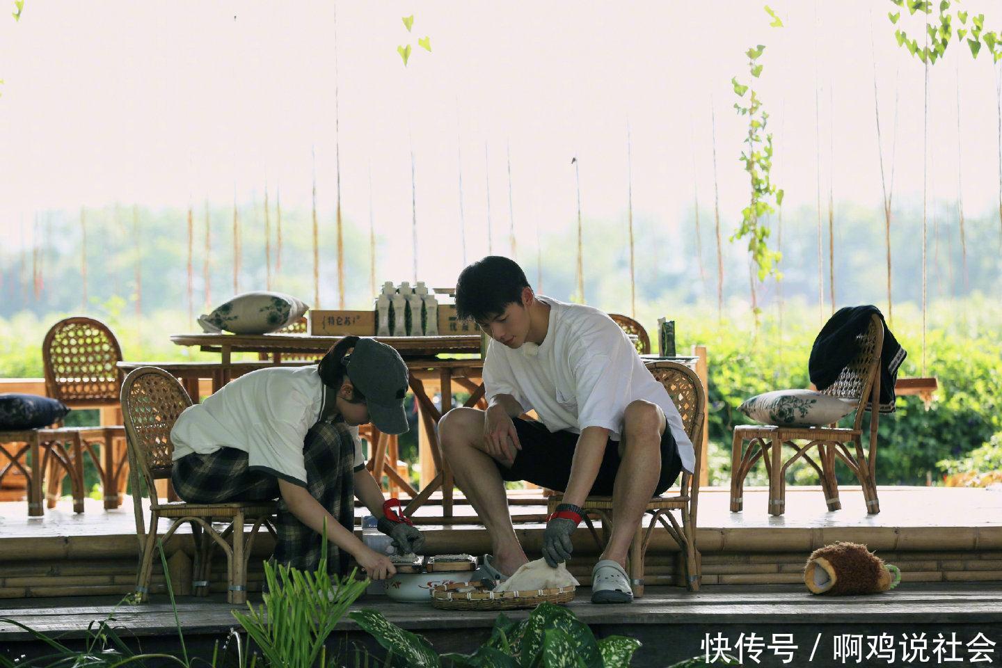 对比|《向往4》许光汉被指尴尬,像极了走亲戚,与欧阳娜娜对比鲜明