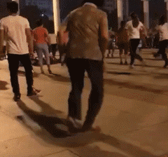 王者|搞笑GIF趣图:她曾经是个王者,后来