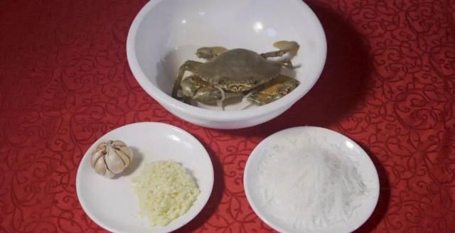 膏蟹|8月这些海鲜正当季!简单用蒜蓉蒸,只需3步,几分钟就能吃!