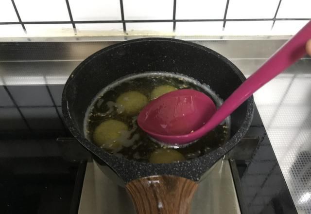  个个|炸麻团的秘诀，不加泡打粉也能个个空心，不开裂不塌陷，简单好吃