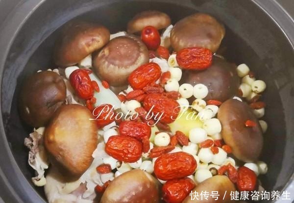 鸡汤|别再单纯的炖鸡汤了,这样做出来鸡汤更具有营养,家里人都抢着吃